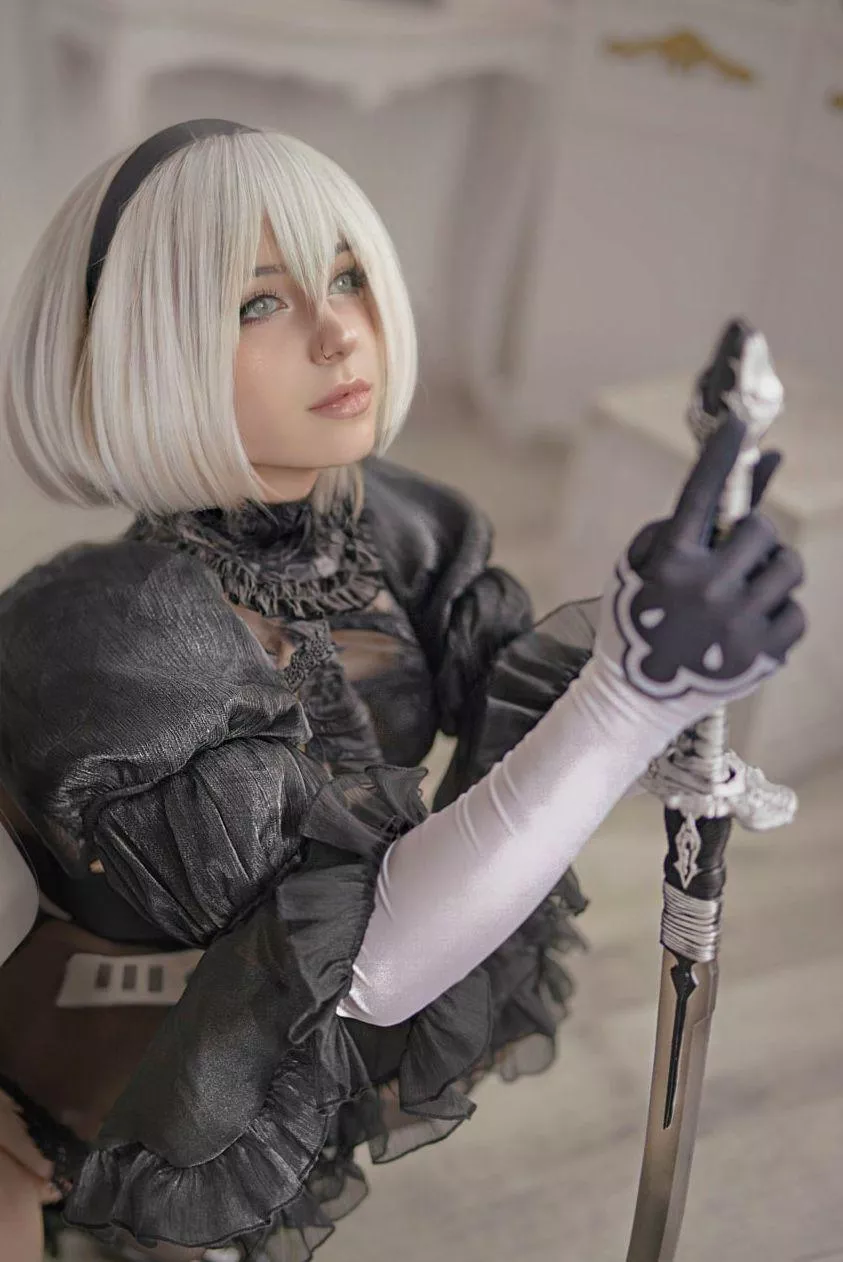 2B cosplay by (Kuroitsune)  posted by Kuroxkitsune