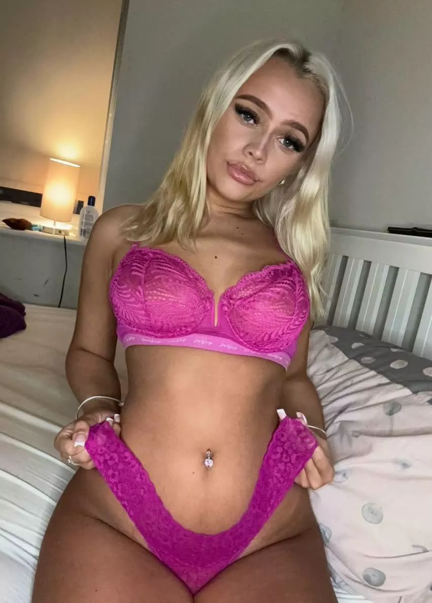 Cold outside, but I’m heating u p like the EU in summer 😉 (F) posted by Curvy_Gally