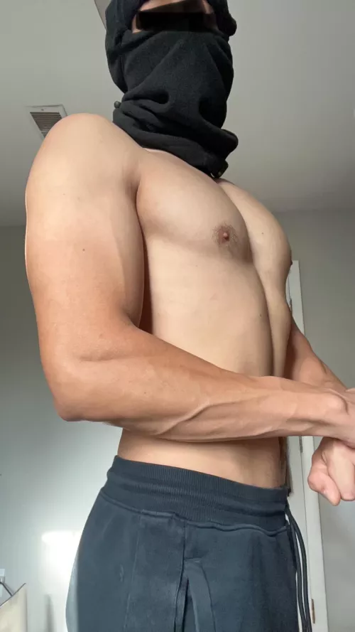 I love showing off to my bros 5’9 160  by 0rangePurpl3