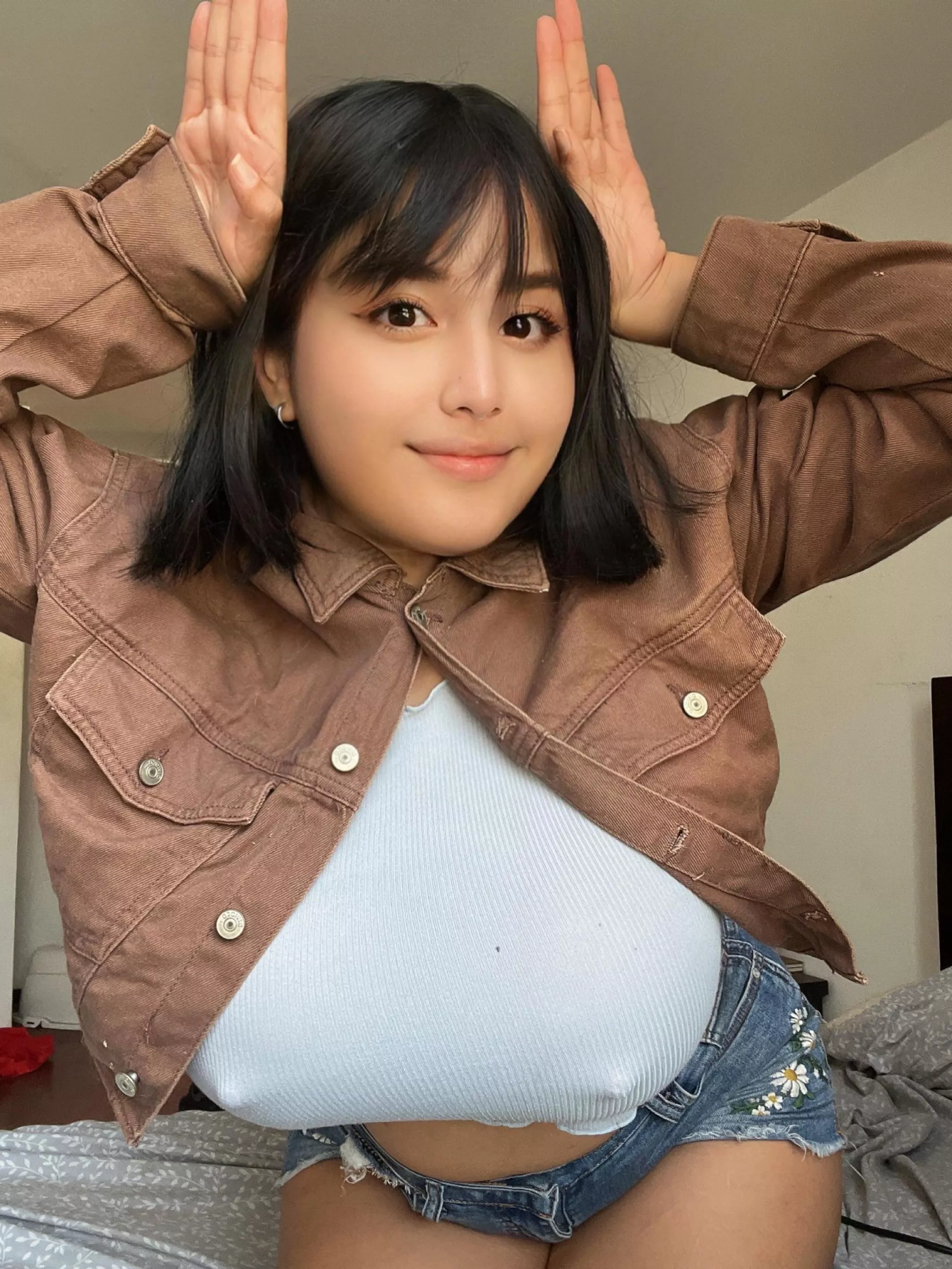 if i show up to our first date not wearing a bra, are we fucking? posted by cinnam0nd0ll_