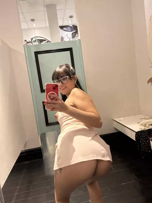 Love taking selfies in the fitting room by chiquiis