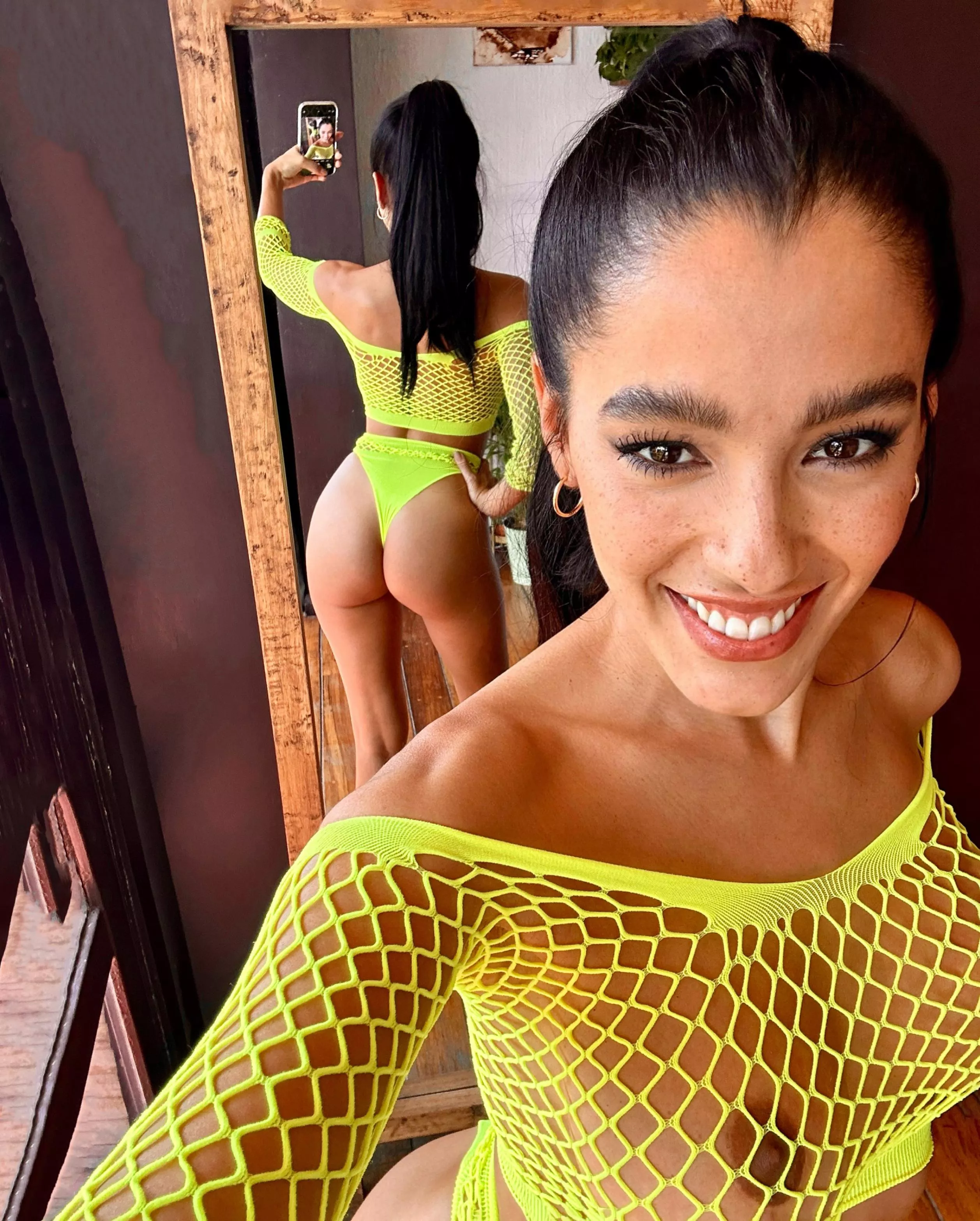 pull my hair and fuck me  posted by BrownAshXO