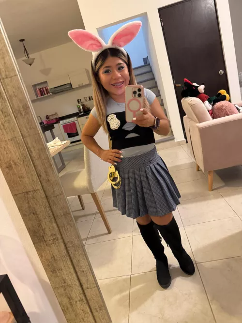 would you let someone's who 4 feet petite cuff you up? by Kiwipeelz