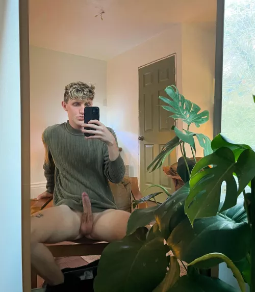 do you like bottoms who show off their hard cocks? 🤭🍆 [26] by twinkjordon