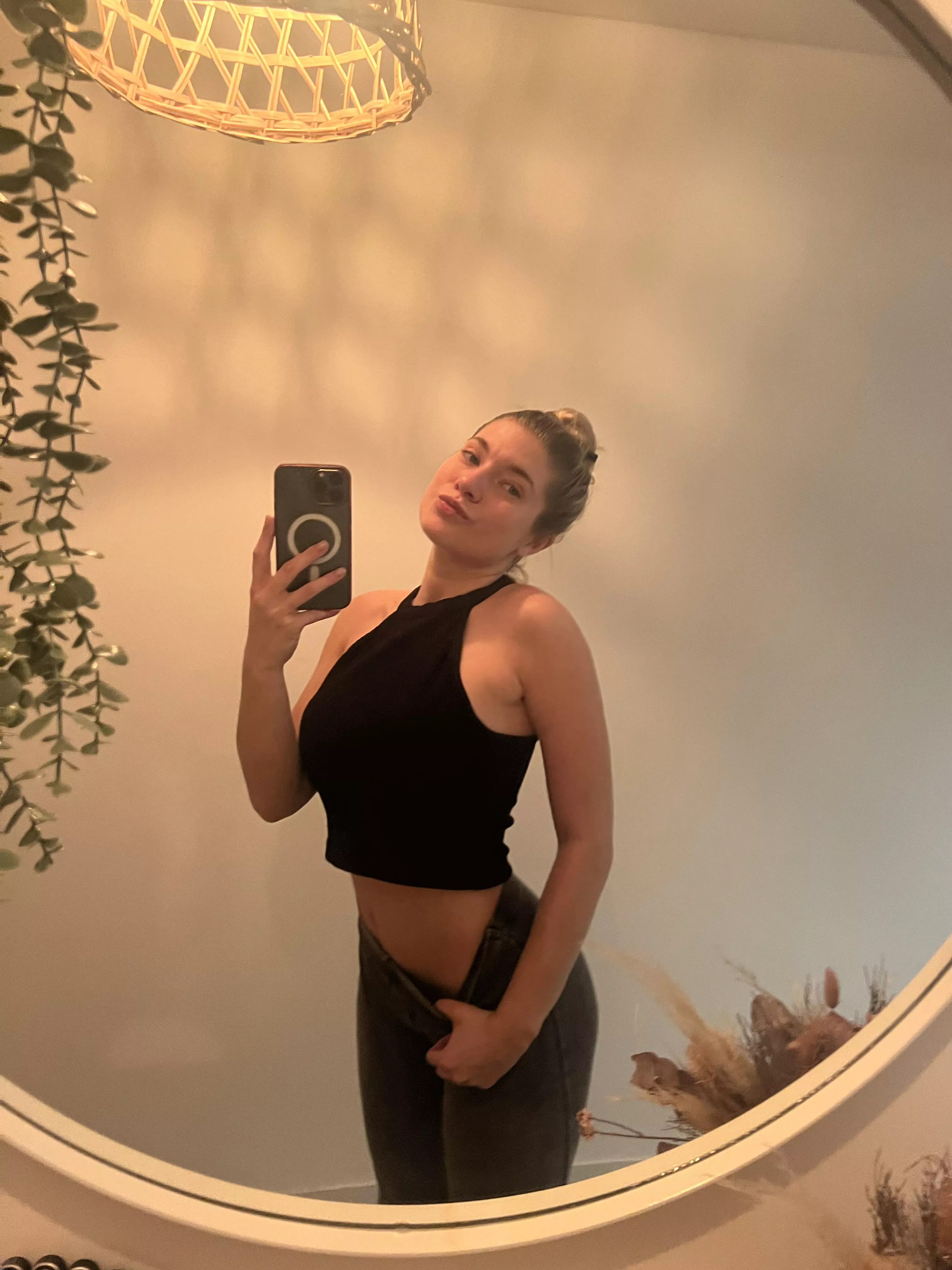 19 F looking for an older dadddy to fill me up next week posted by OliveOraclee