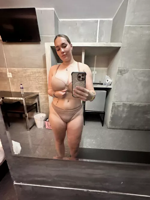 19F, boyfriend just cheated me and i need to get back at him ASAP. He’s the only other guy i’ve been with so my skills might be limited  hmu, you must be able to pick me up bc i don’t have my licenseeeee
 by New_Recognition138