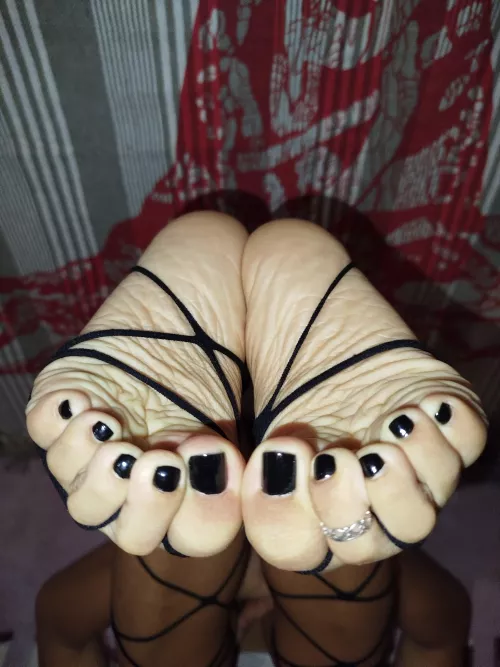 Hii plenty of time to play with by F33t_G00d355_