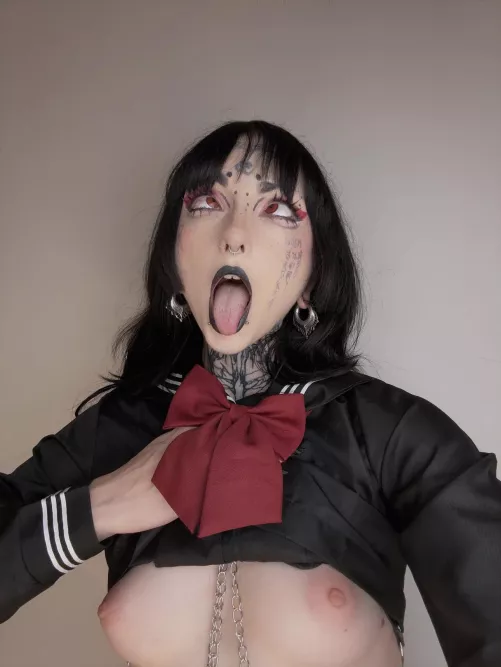 I'm a very good tongue kisser  by VannahbabyB