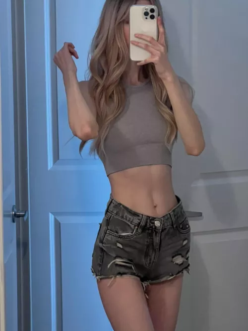 Like my slim body? ❤️ by SexyLinnea