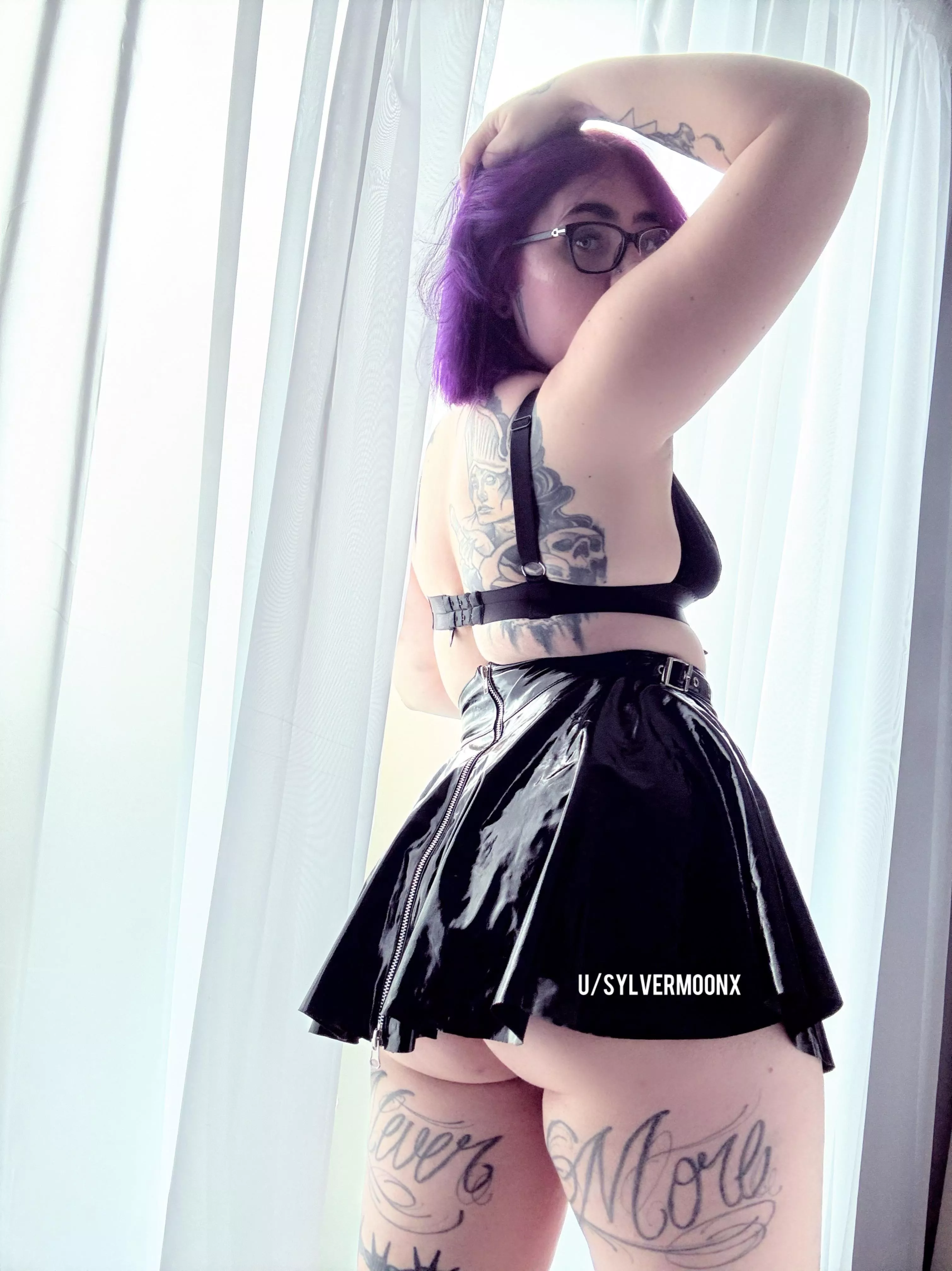 my ass is too big for this skirt posted by sylvermoonx