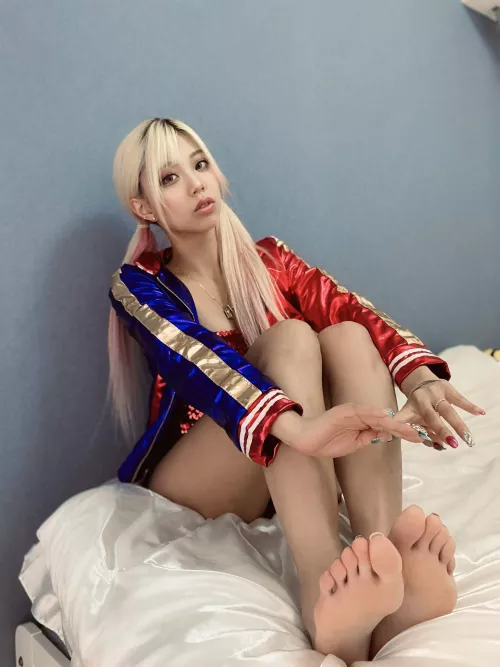 Toes that are just begging to be sucked by Low-Environment5381