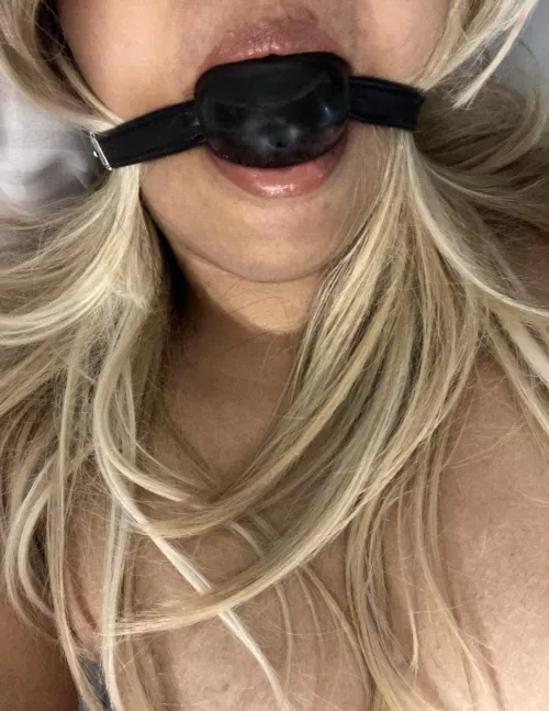 Would I be a pleasant sight to have in bed next to you 😏 by bondagekitty_