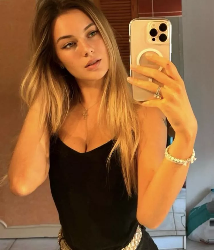 Effortlessly Sexy posted by ThisActuator3213