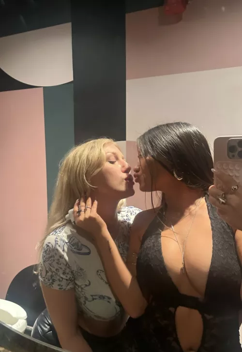 Big Titty Baddy by 7na6