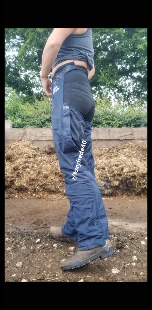 Despite the November chill I'm working up up sweat  by foxyfreda40