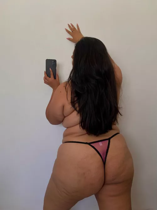 do you like my thongs ? If yes I’ll send you nudes by Leona-Glimmer