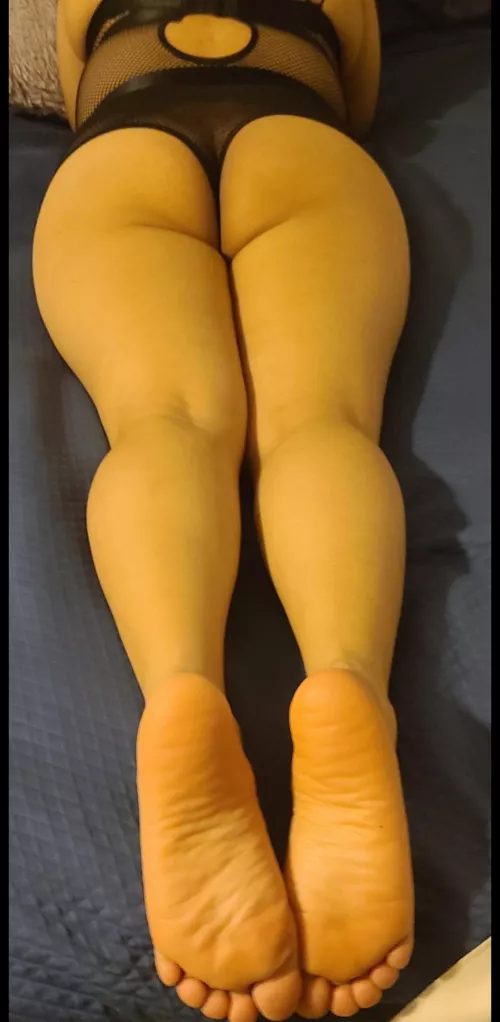 Latina wife's soles  by Chicano90