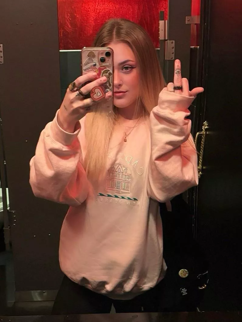 my existence is the reason you have a purpose to send. kinda sad, don’t you think? posted by daisyjade333