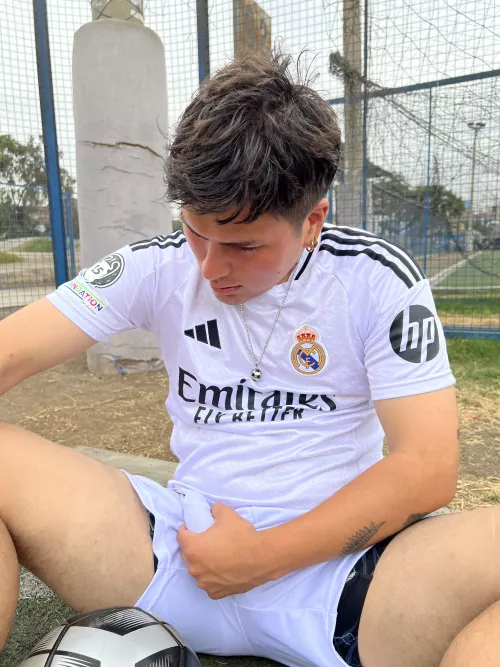 See this bulge? Haha come and eat it by joanmanly