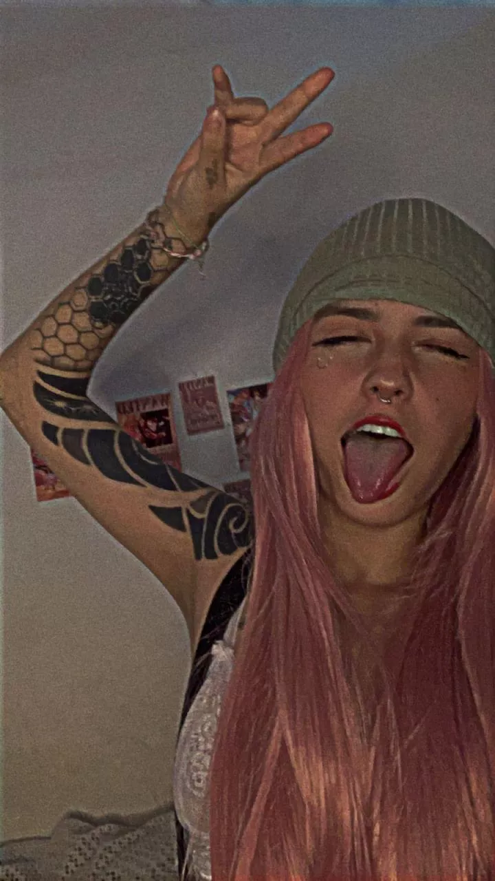 Take off my clothes please :c posted by spicymoomy_