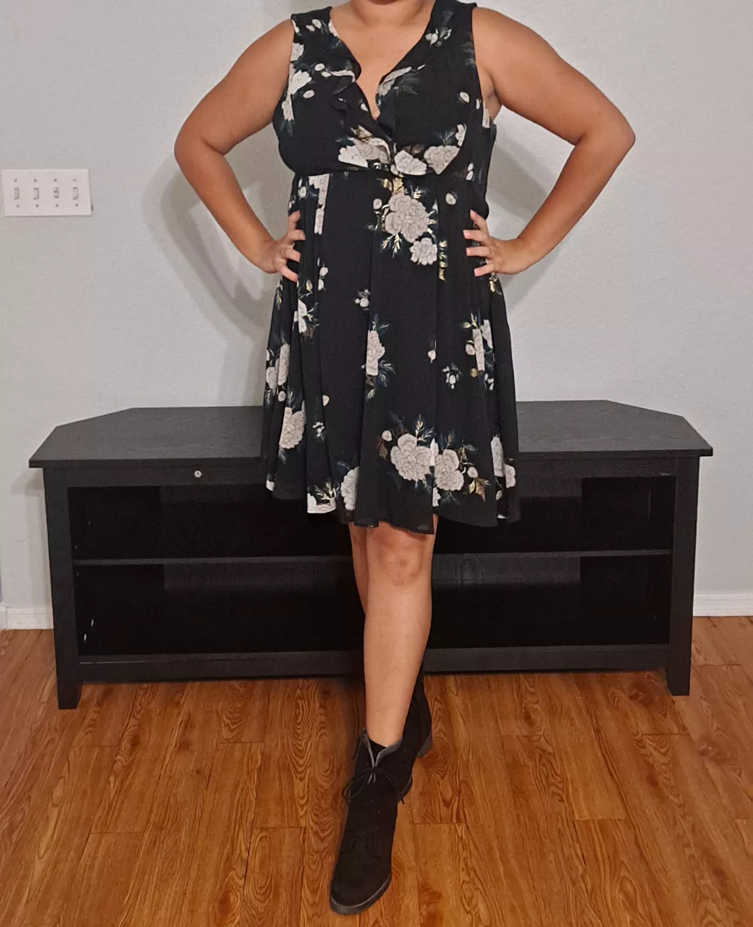 Tall floral before the theatre  posted by Ellieerotica2