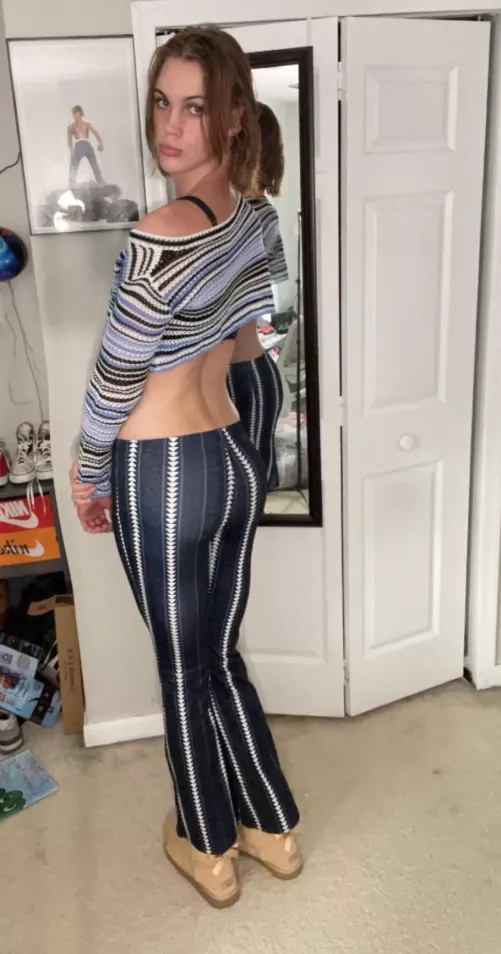 What are you looking at?🤭 by UnderstandingNo9879