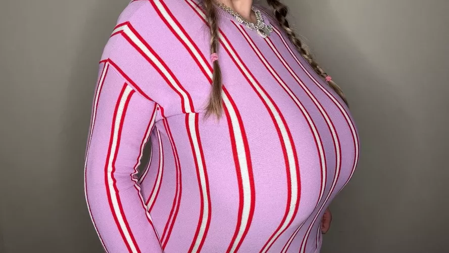 Would this top be nice if you brought me on a date? by The_32M_Queen