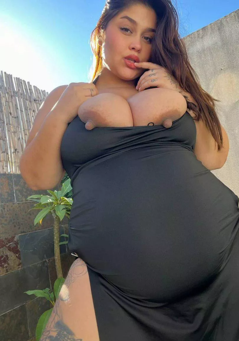 270lbs of horniness at your service! posted by Busty-4Flower