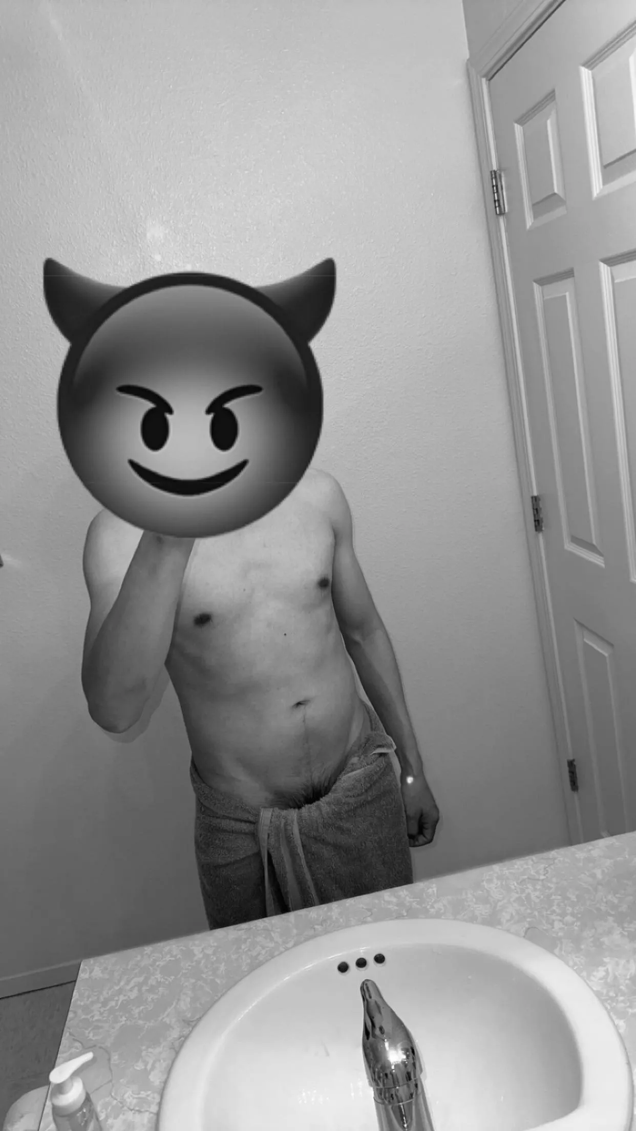 Fresh out of the shower now time to relax 🍃💨 how was your Wednesday?  posted by Mack8088