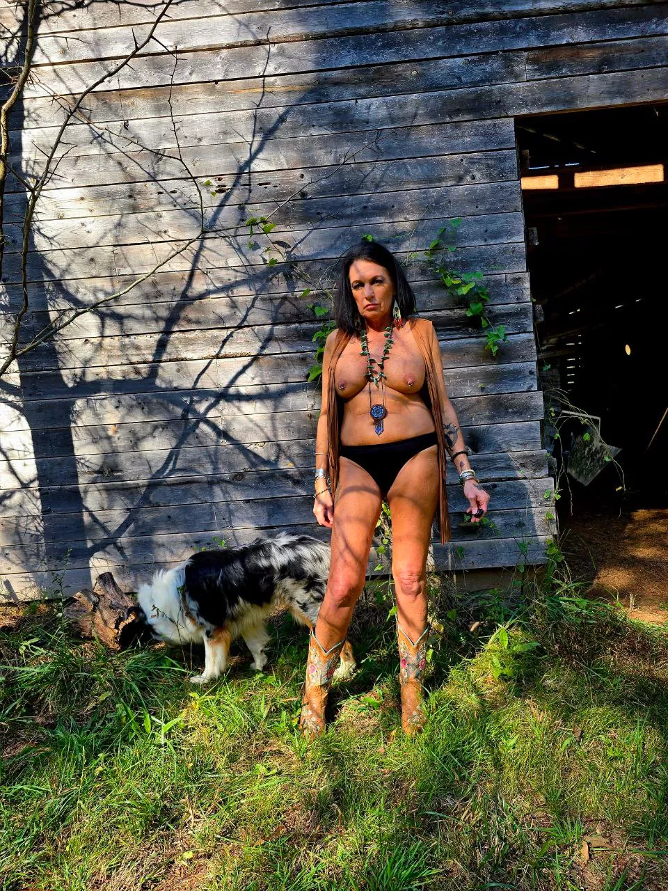 I'm always running around naked in my garden (F56) posted by mommyyloveshot