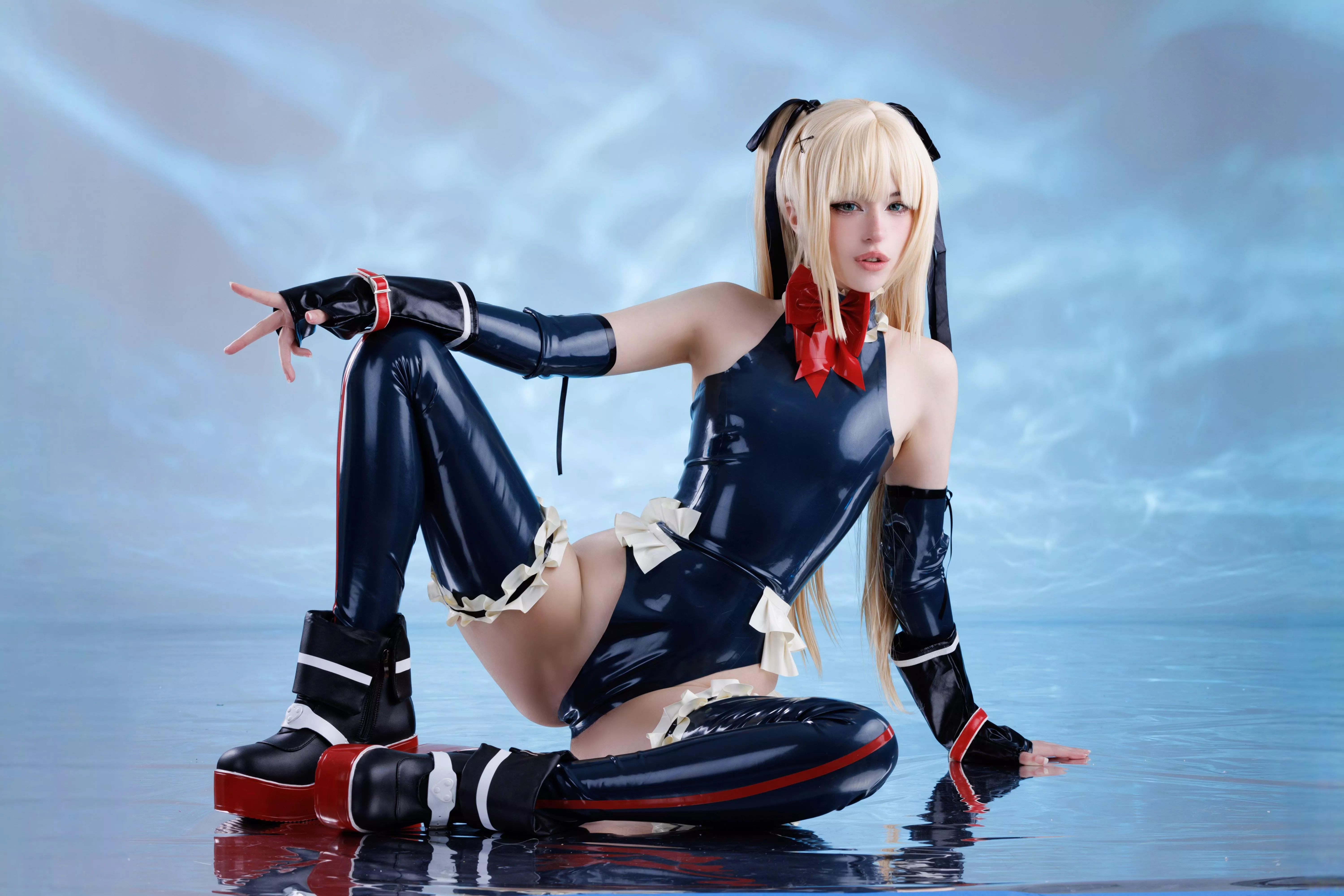 latex cosplay (self)  posted by nematomorphic