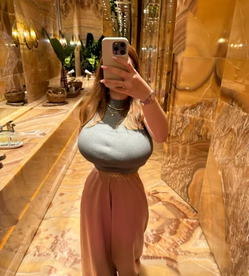 Not sure why everyone was staring at me at the mall today, so I took a photo for you to tell me 😬 by Longjumping_One5379