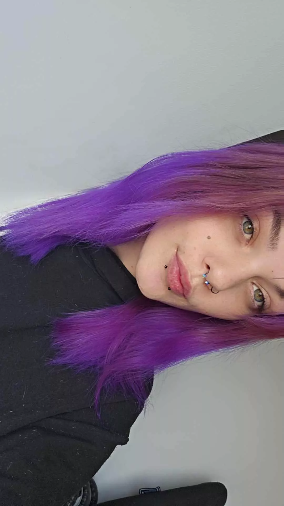 Do you think I'm pretty? posted by Sad-Relation-7162