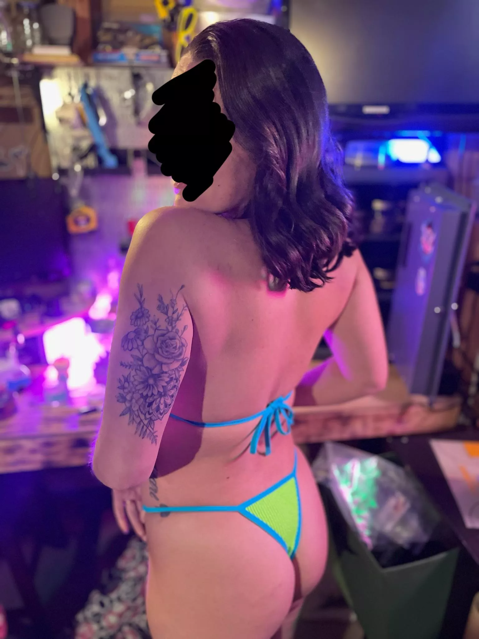 (F)irst snowfall of the years means im gonna be in the hot tub!  posted by Lacey_L420