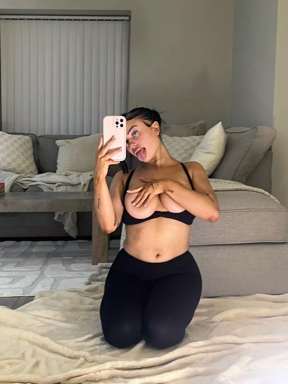 i feel so horny right now, who's up to  posted by CurvvvyLips