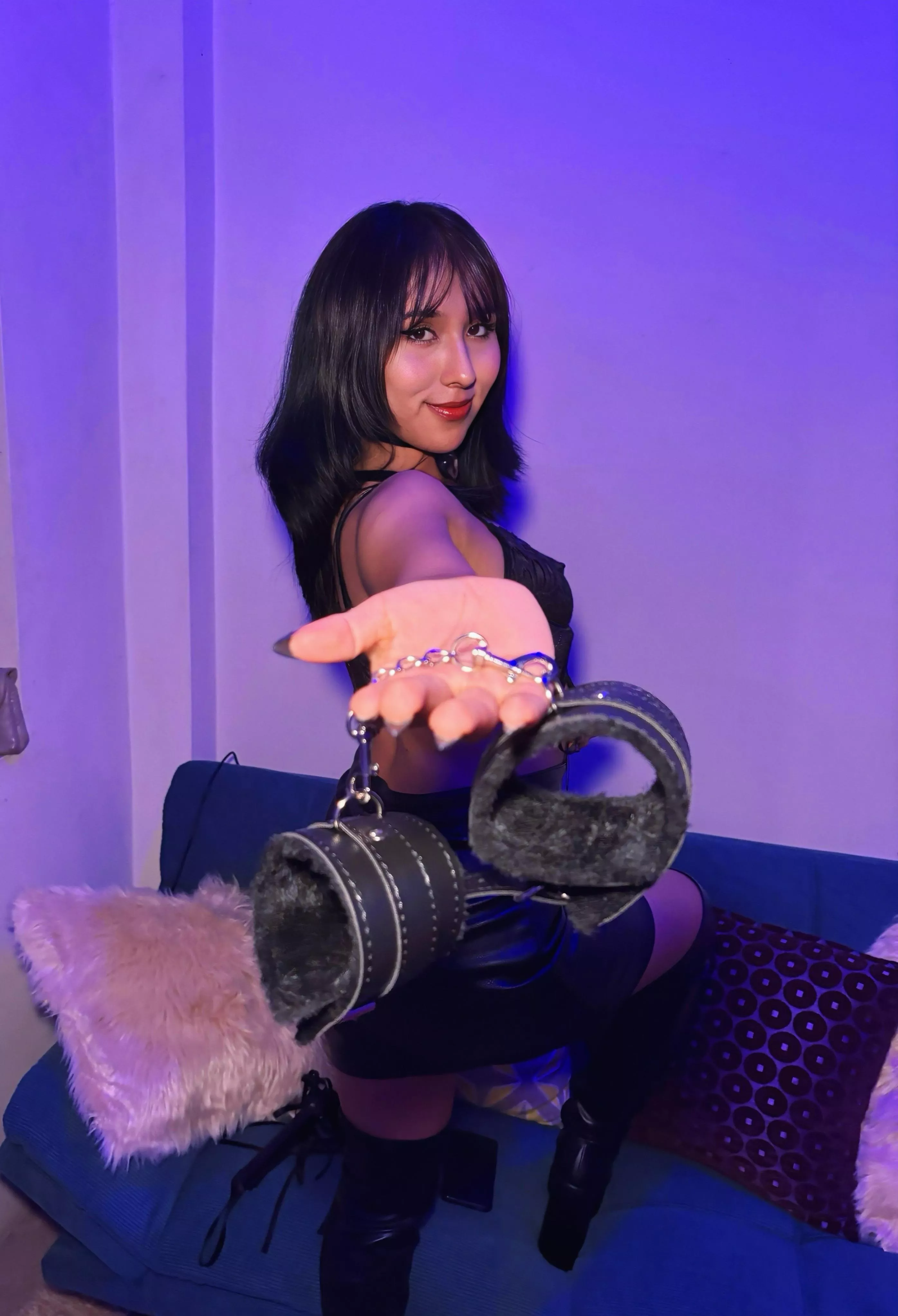 It's time to forget about everything and serve mommy🖤✨. posted by Equivalent-Ask1538