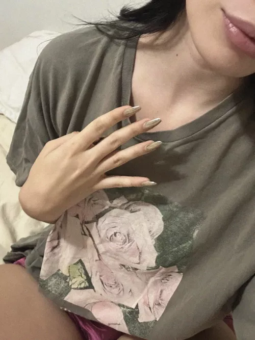 Just a quick hand flex by Petitealina