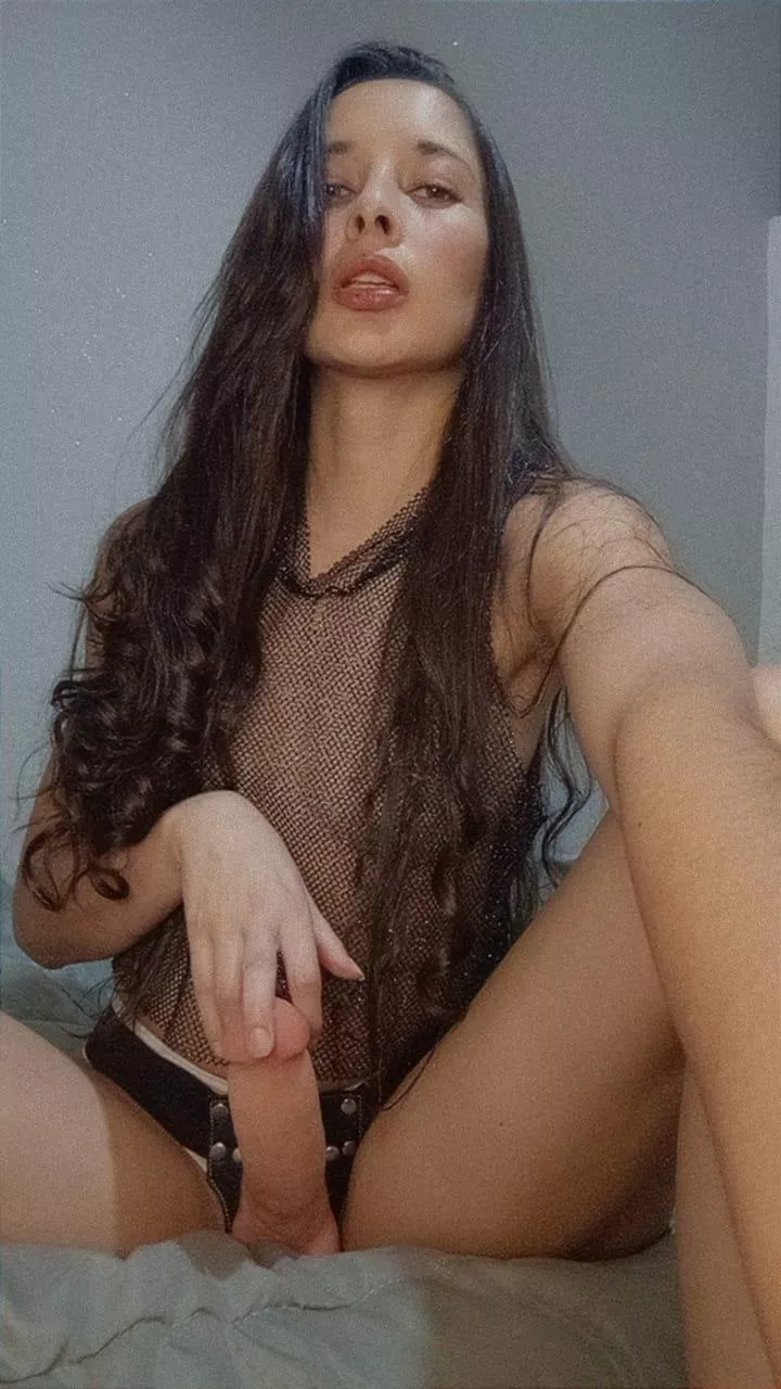 Kneel down, lick my feet, obey... posted by ElianaLegui111