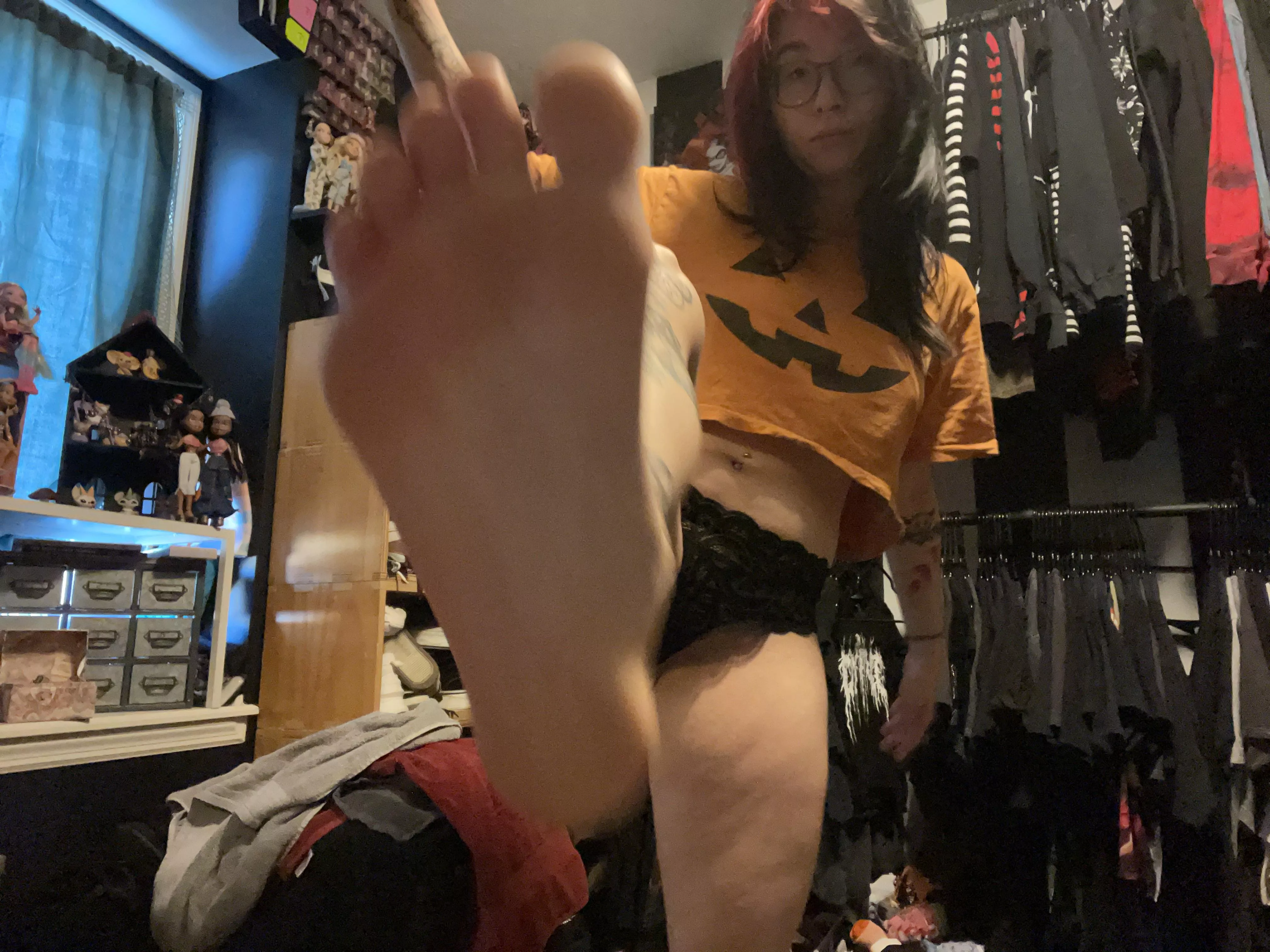 Lick my soles 💦 posted by SpookysWonderland