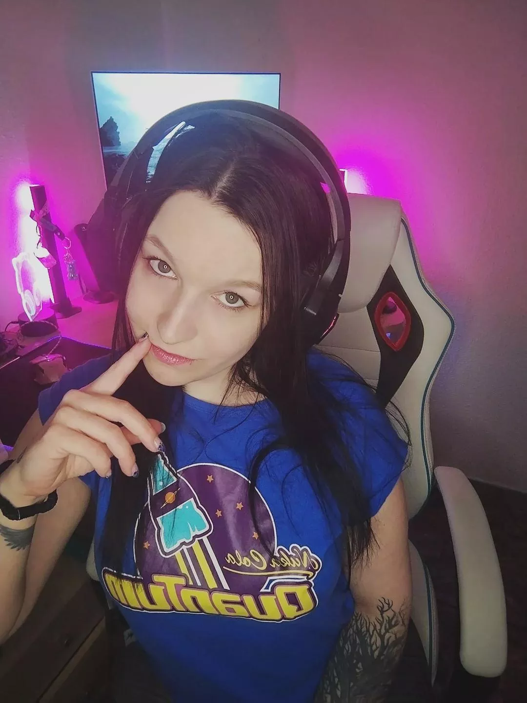 Looking for an extrovert who will adopt me ^^ posted by Noriko-san