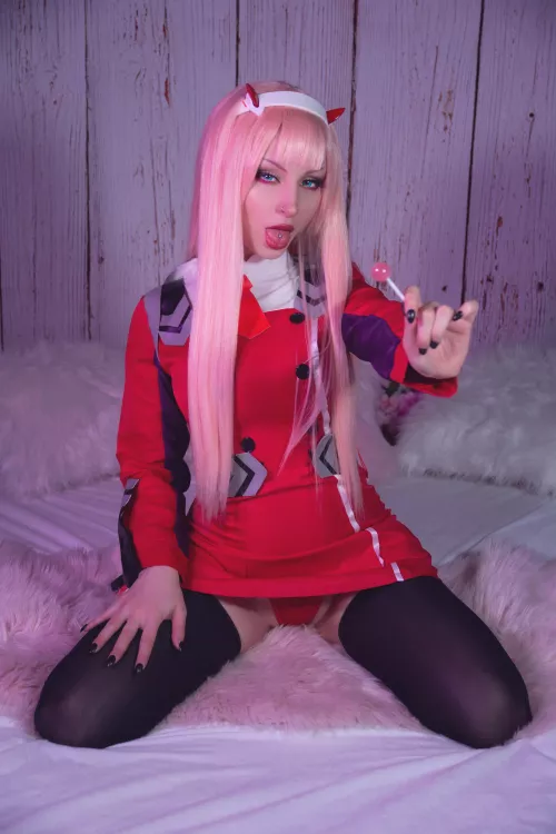 My  Zero Two cosplay [Shirokitsune] by fiscendcips