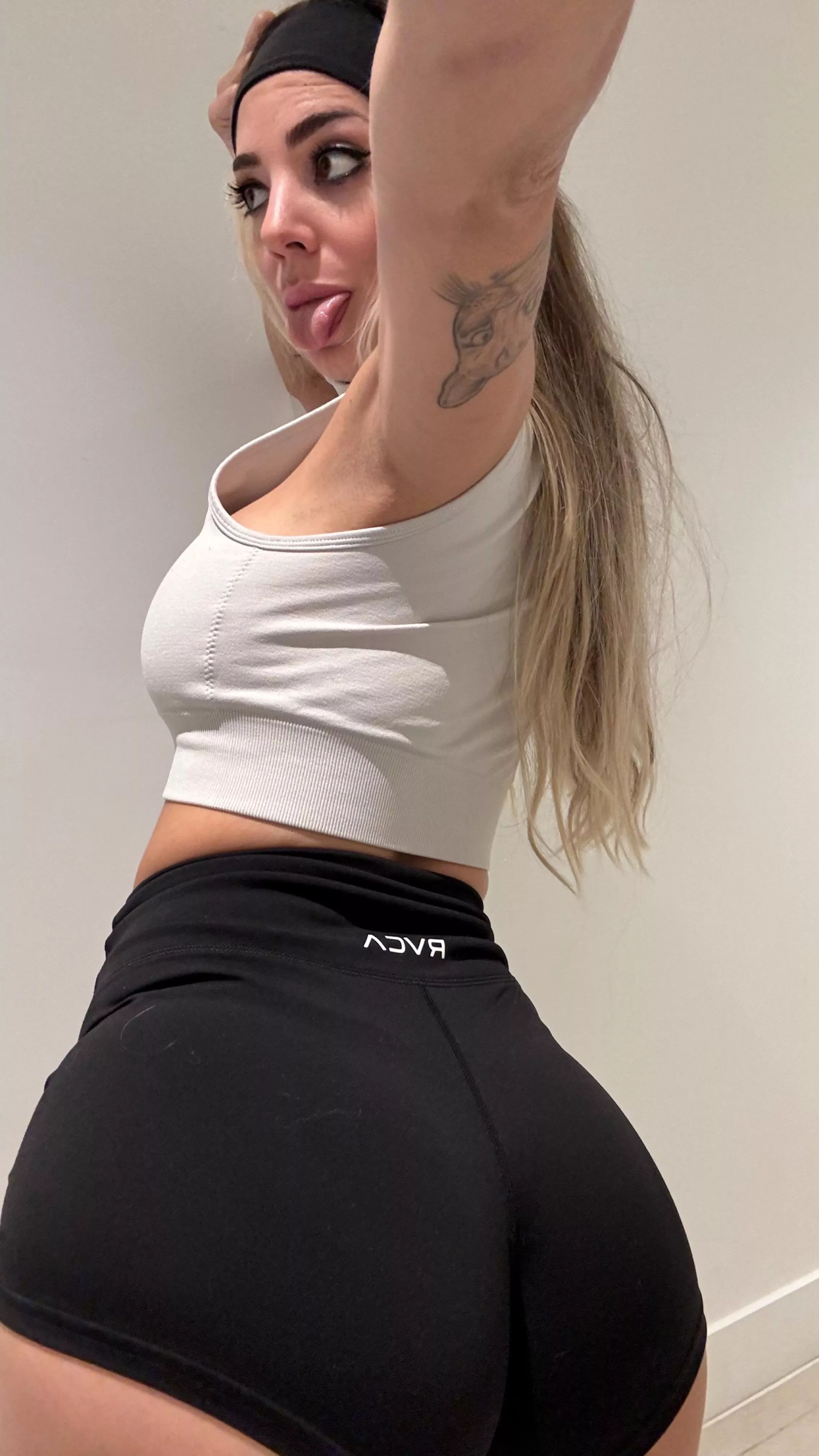 Some spicy sideboob to make y'all smile posted by juicy__pink__peachy