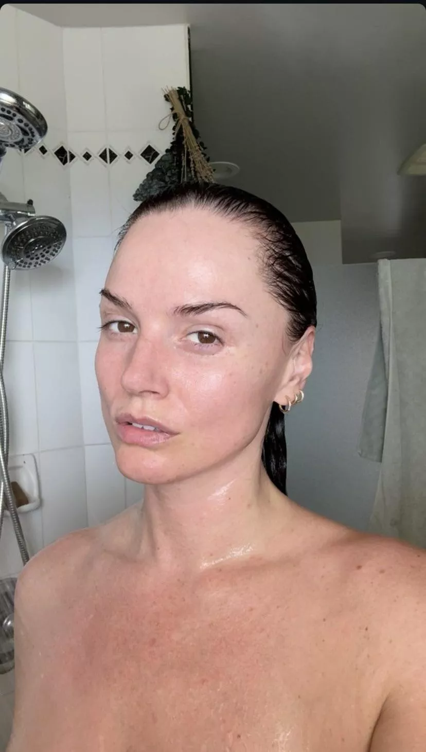 Tori Black fresh out of the shower   posted by HandsomeStarLord