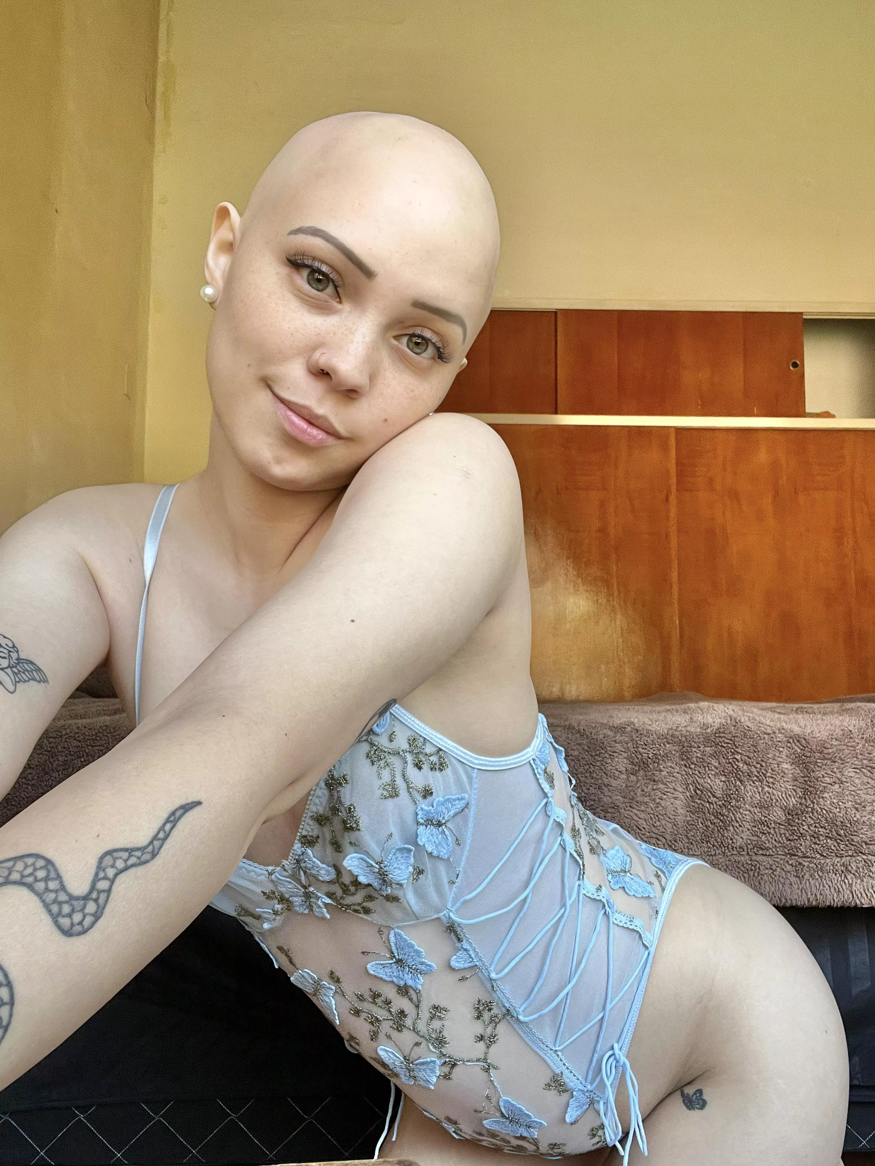 Do I look good with pregnancy? posted by Evalatina22