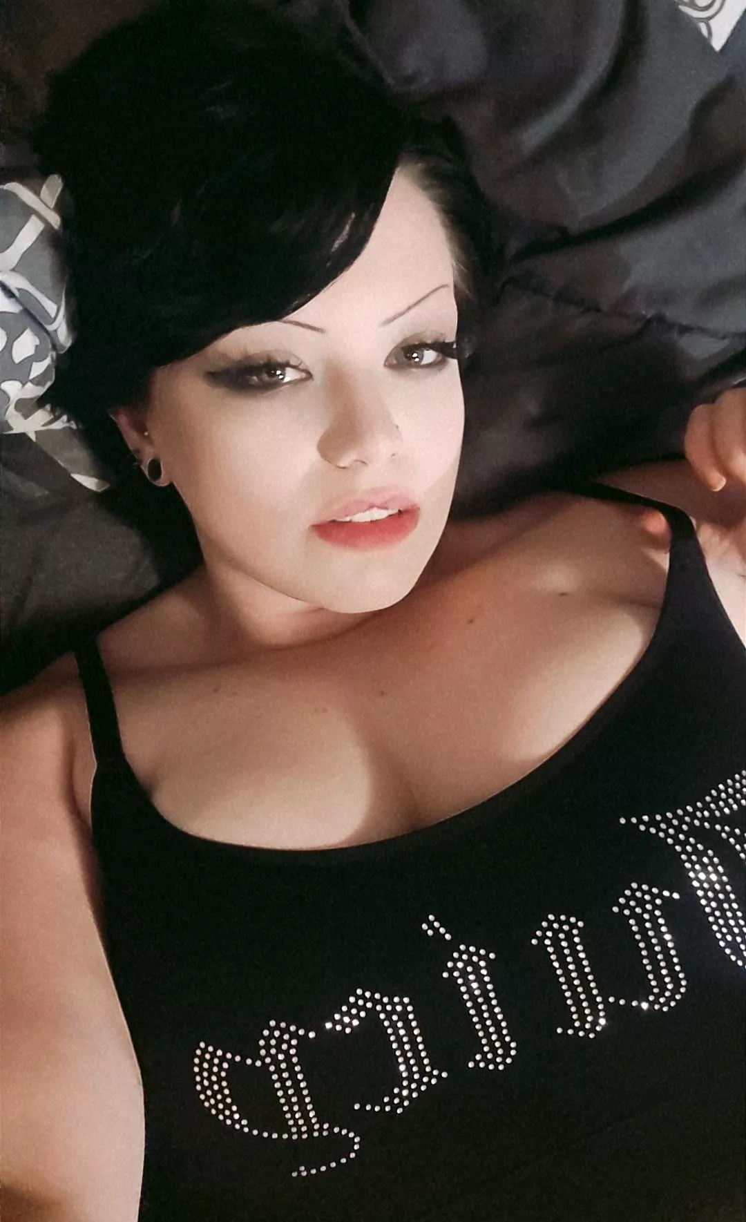 Friday night. Who's ready to please me? posted by GoddessNyxEden