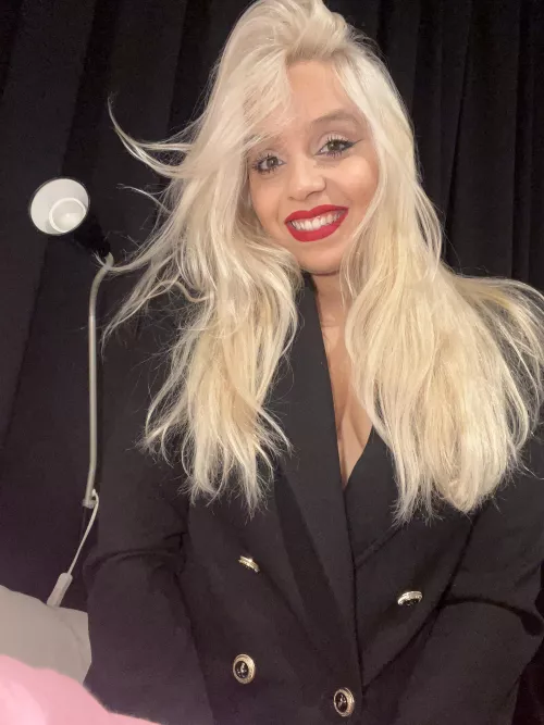 ❤️I'm Galadriel ❤️❤️I love to see how you would want to lick my Butt❤️❤️❤️The first one to send me this emoji ⭐️ on my OF gets 🎁! by Galadriel69_