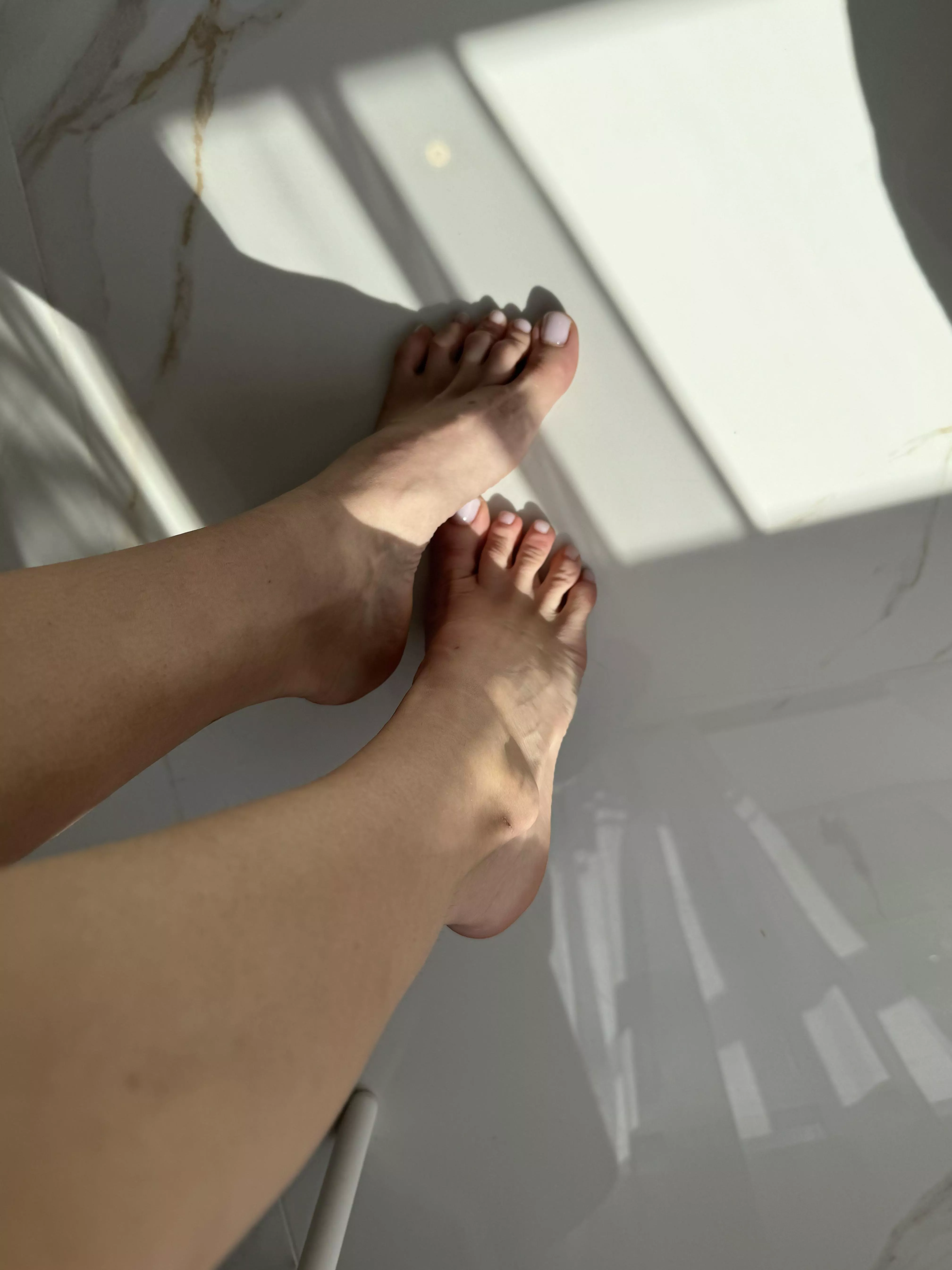 Just looking for someone to lick my soles posted by AdelinaMarcos