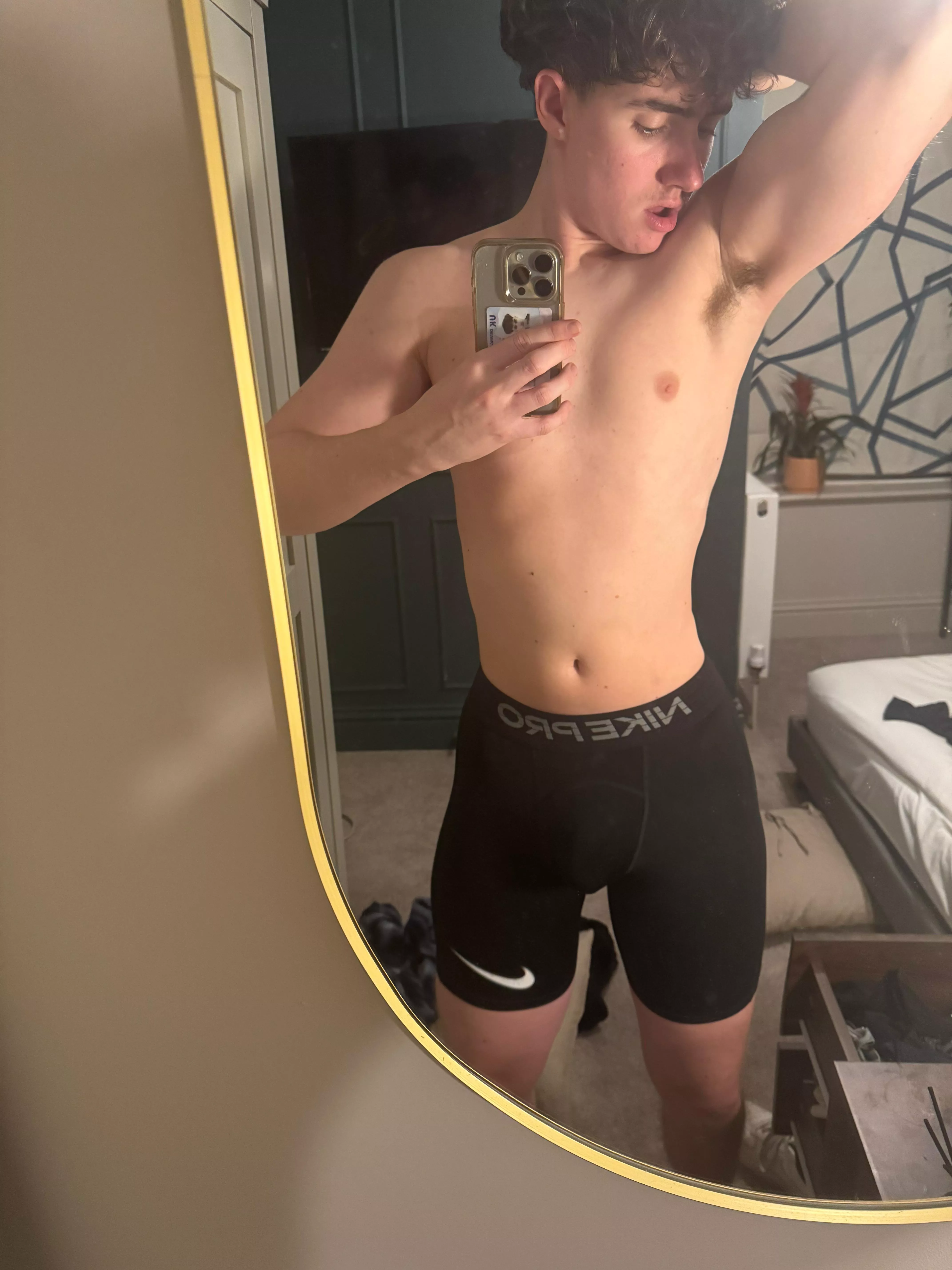 My pits stink bro. Who else wants to smell my sweat posted by joaogay1001