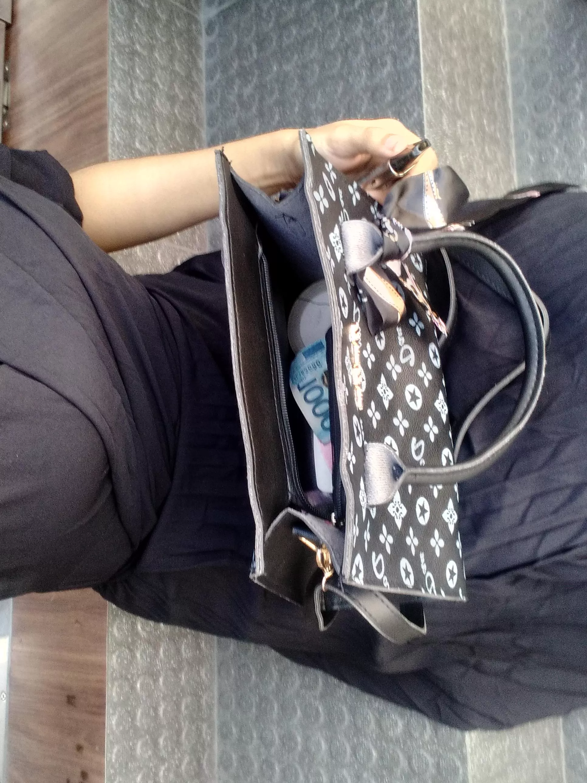 ‼️PROMO PROMO: 4K 2 POPS DM ME NOW ‼️ posted by snxvcy