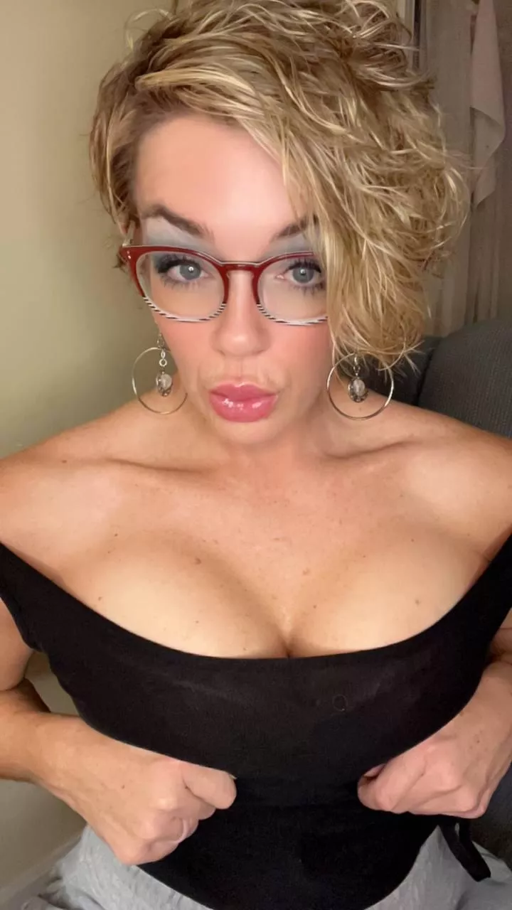 Wanna be mommys new toy? posted by SashaSins555